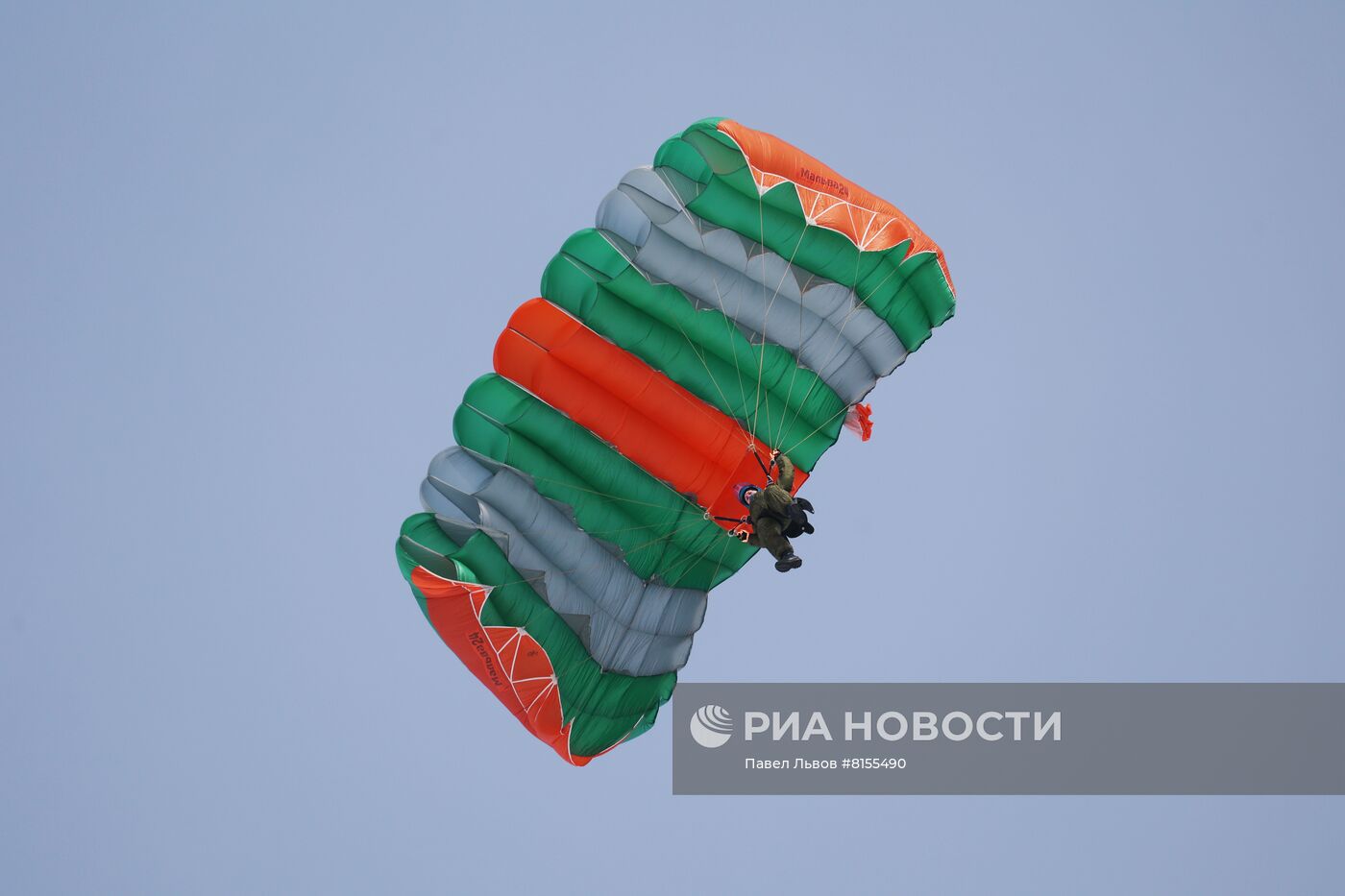 Прыжки парашютистов Северного флота в поддержку спецоперации ВС РФ на Украине