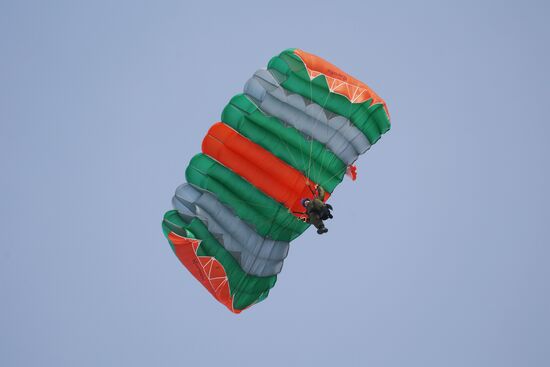 Прыжки парашютистов Северного флота в поддержку спецоперации ВС РФ на Украине