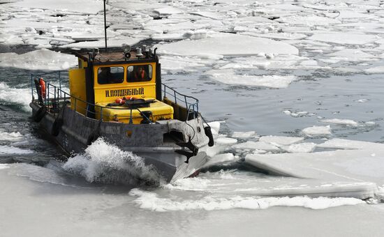 Противопаводковый подрыв льда в Красноярском крае