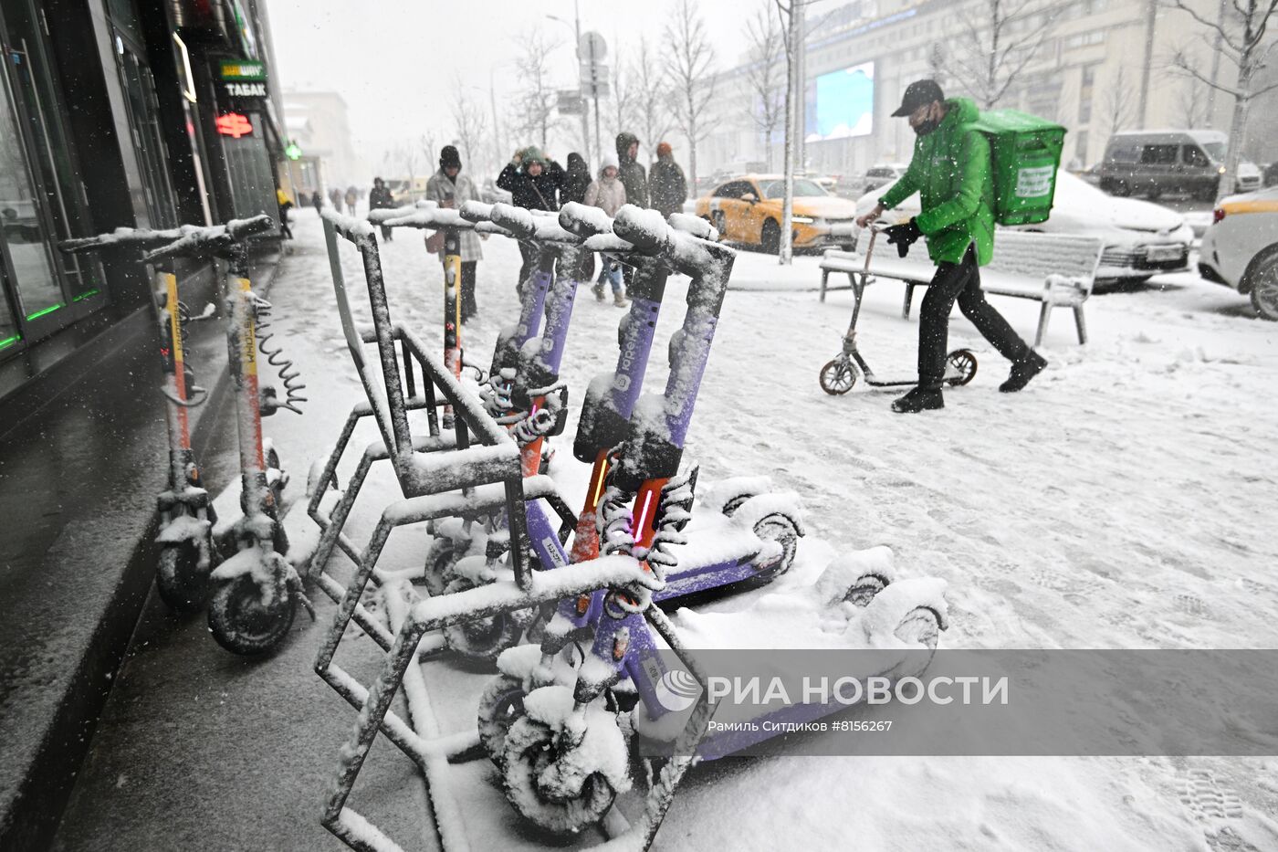 Снег в Москве