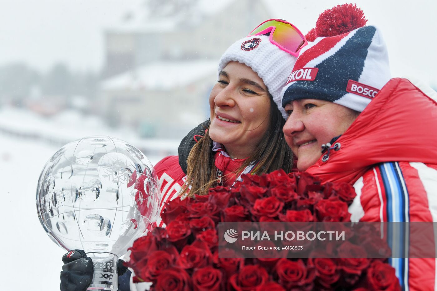 Российским лыжникам вручили награды Кубка мира сезона-2021/22