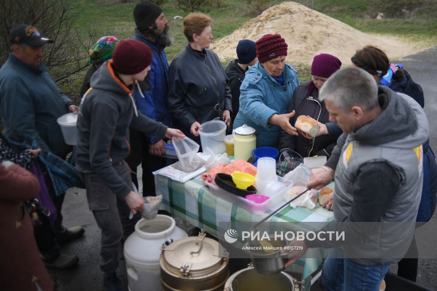 Общественная организация "Пища жизни. Донбасс" доставила гумпомощь в села Крымское и Трехизбенка в ЛНР