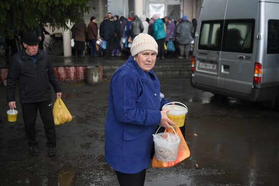 Общественная организация "Пища жизни. Донбасс" доставила гумпомощь в села Крымское и Трехизбенка в ЛНР