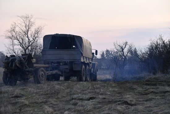 Работа артиллерийского взвода Народной милиции ЛНР