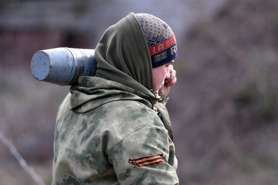 Работа артиллерийского взвода Народной милиции ЛНР