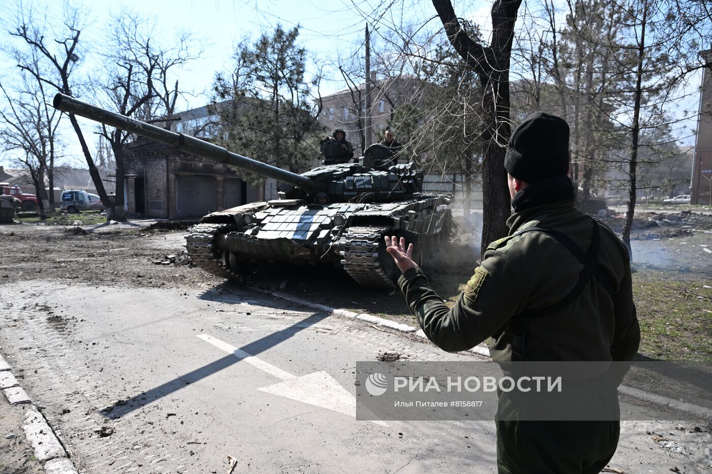 Танкисты Народной милиции ДНР в Мариуполе