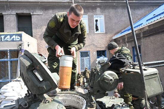 Танкисты Народной милиции ДНР в Мариуполе