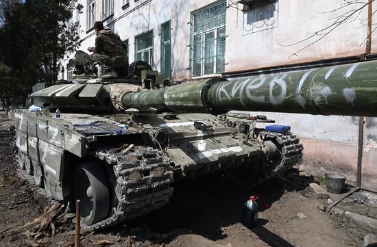 Танкисты Народной милиции ДНР в Мариуполе