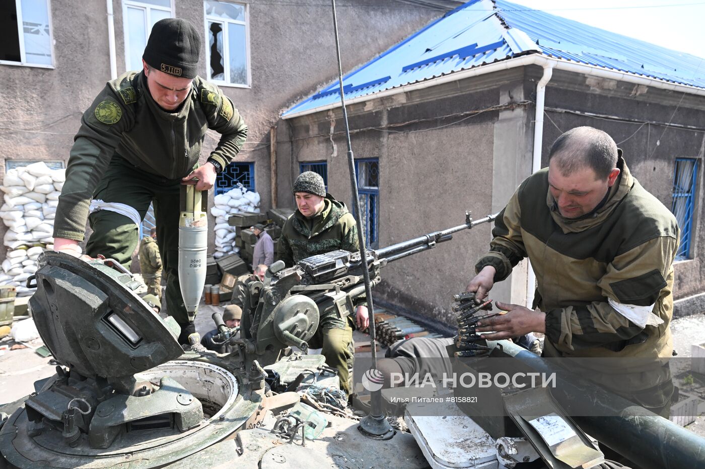 Танкисты Народной милиции ДНР в Мариуполе