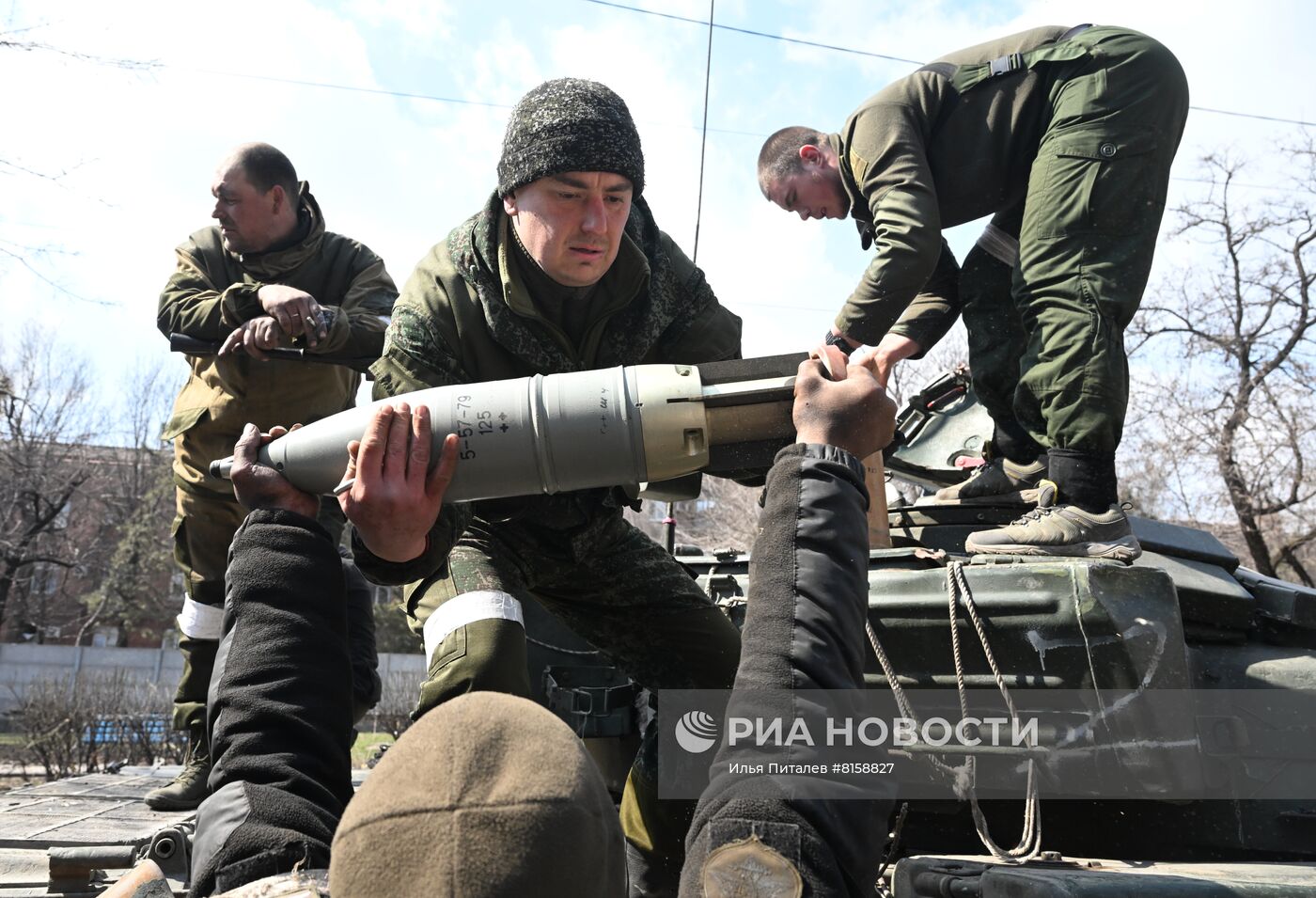 Танкисты Народной милиции ДНР в Мариуполе