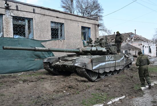 Танкисты Народной милиции ДНР в Мариуполе