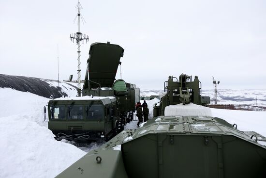 Работа ракетных комплексов С-400 ВМФ РФ в Мурманской области