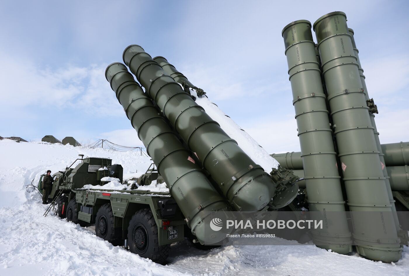 Работа ракетных комплексов С-400 ВМФ РФ в Мурманской области