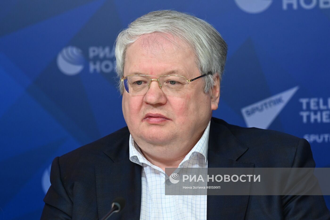 XIII Всероссийский форум деловых СМИ "Деловые СМИ России в новых экономических условиях"