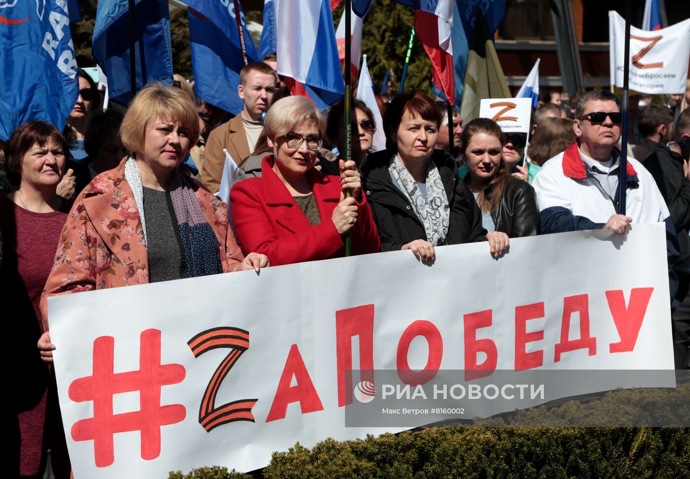 Праздничные митинги по случаю Дня независимости ДНР и ЛНР