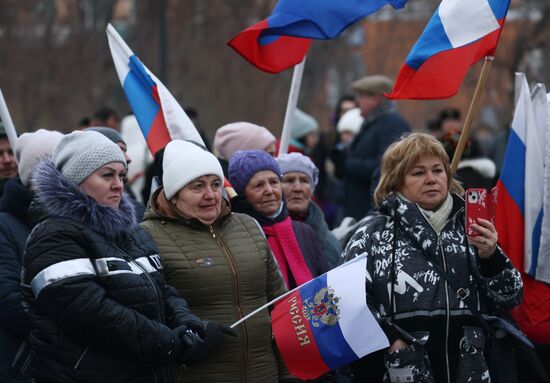 Праздничные митинги по случаю Дня независимости ДНР и ЛНР