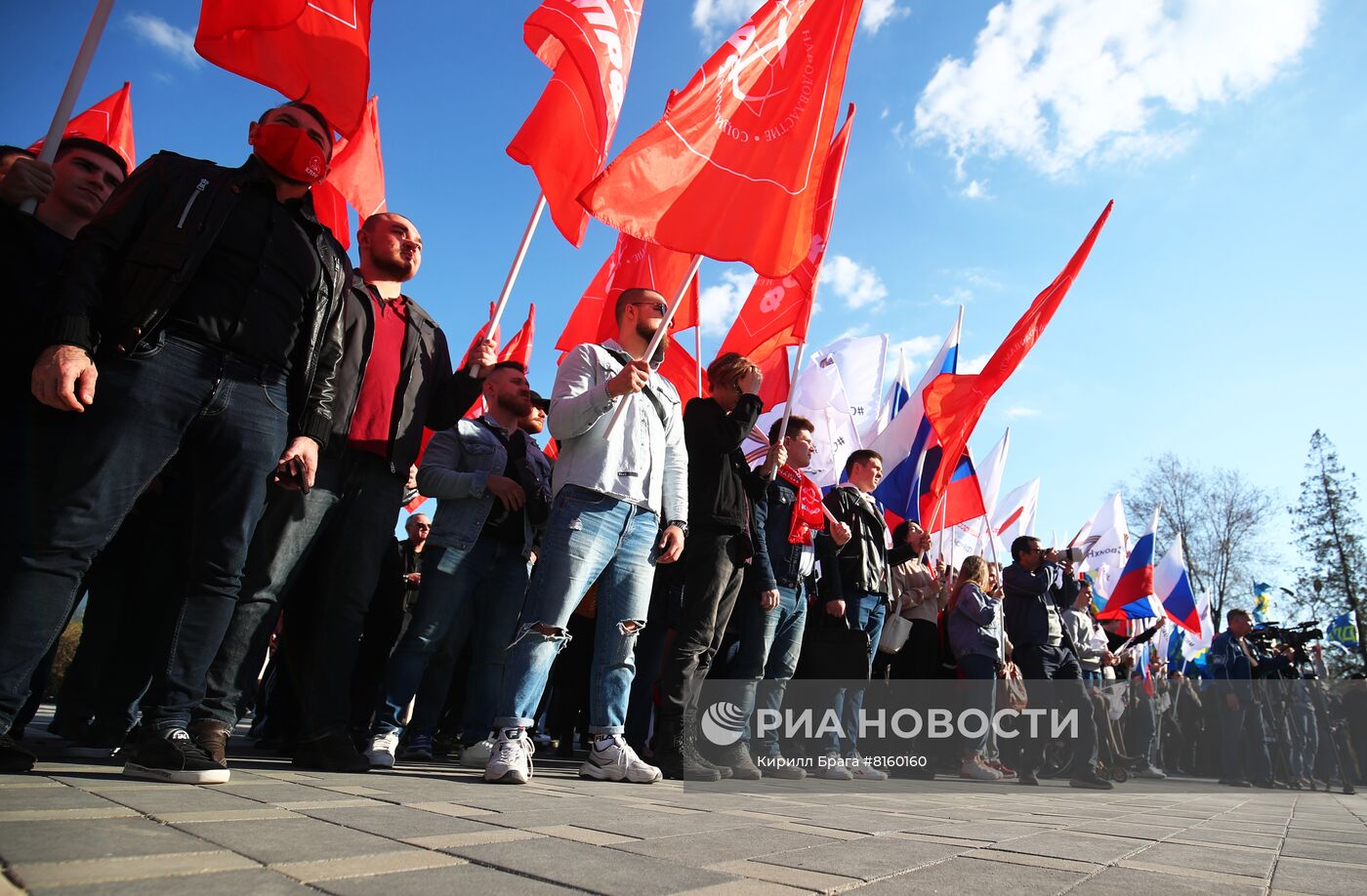 Праздничные митинги по случаю Дня независимости ДНР и ЛНР