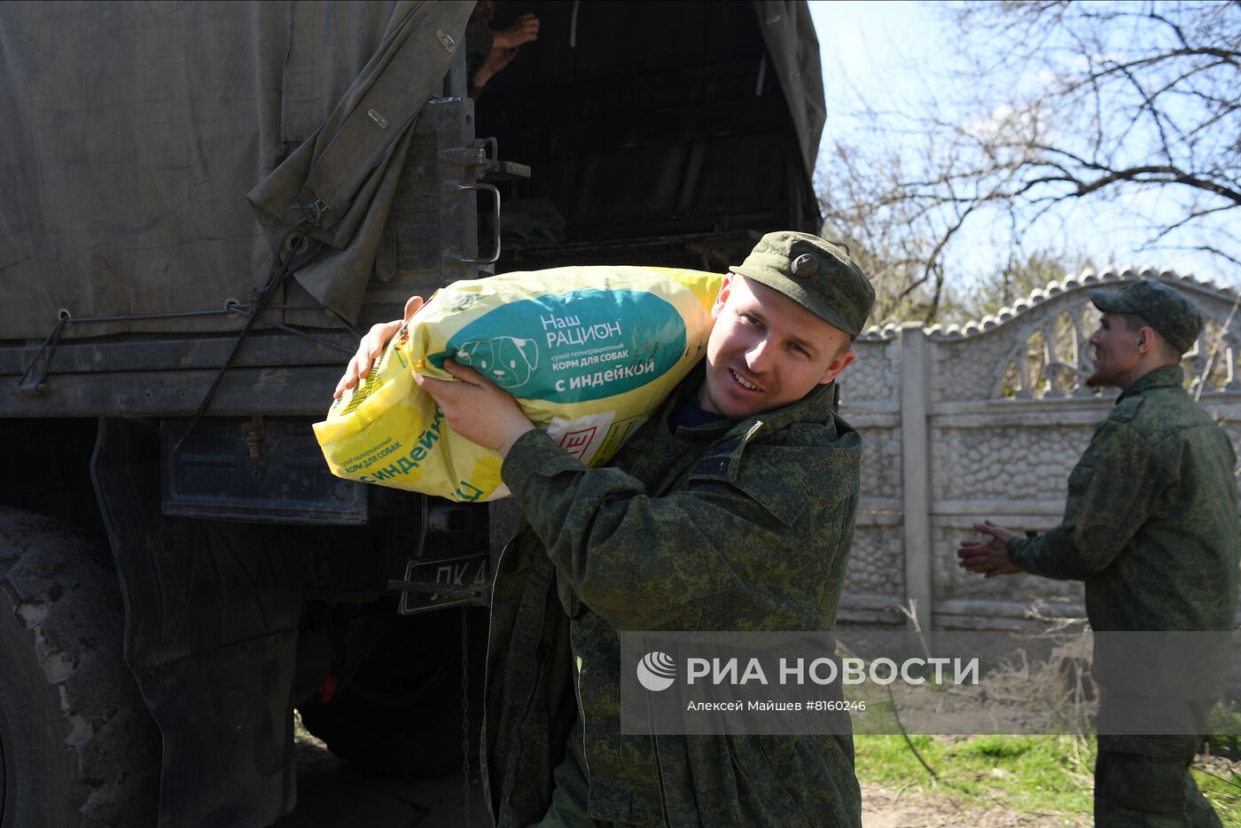 Питомник для собак в Луганске получил гуманитарную помощь