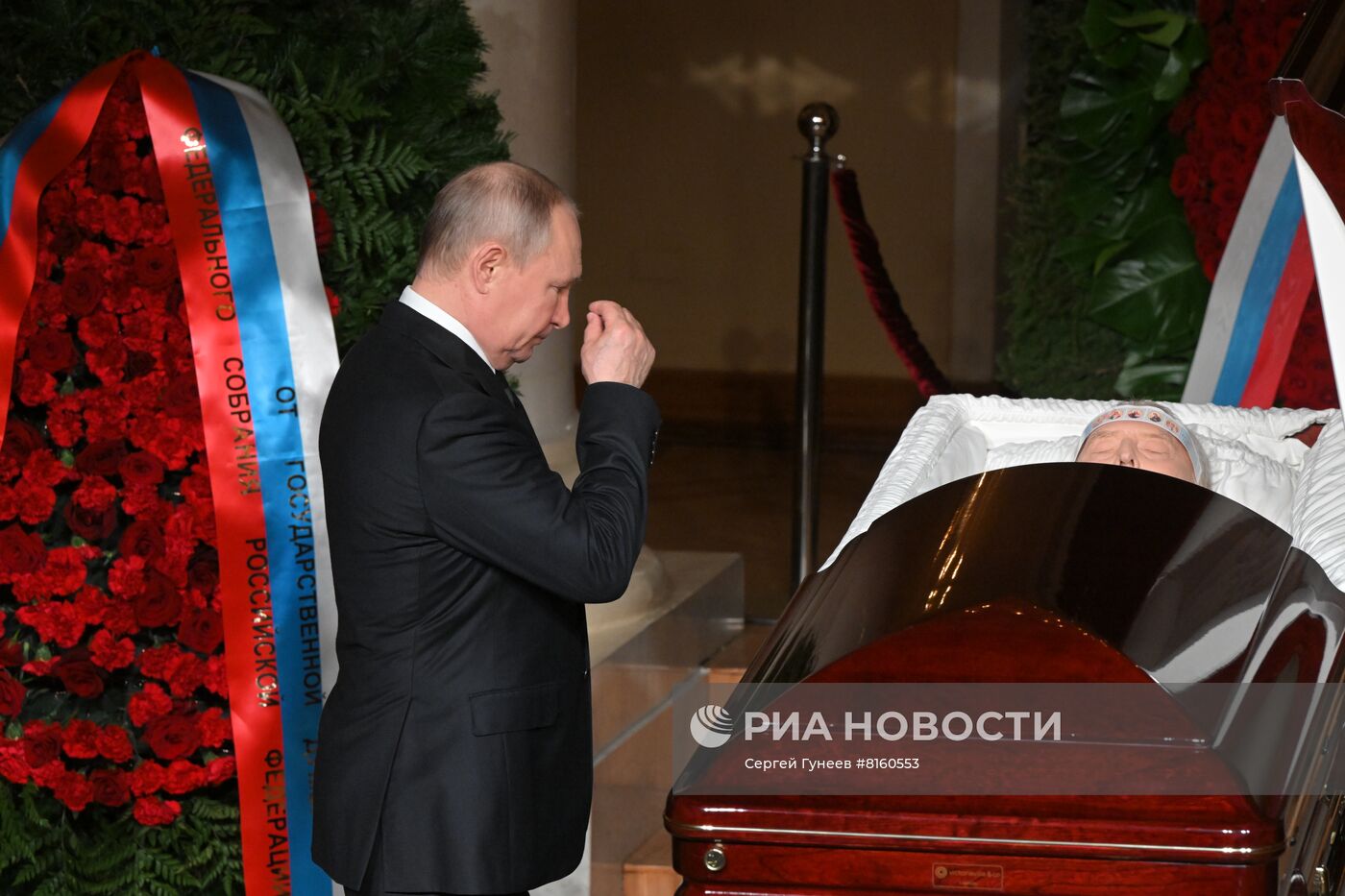 Президент РФ В. Путин простился с В. Жириновским