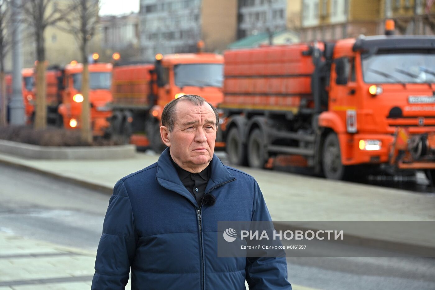 Промывка моющим средством дорог и тротуаров в Москве