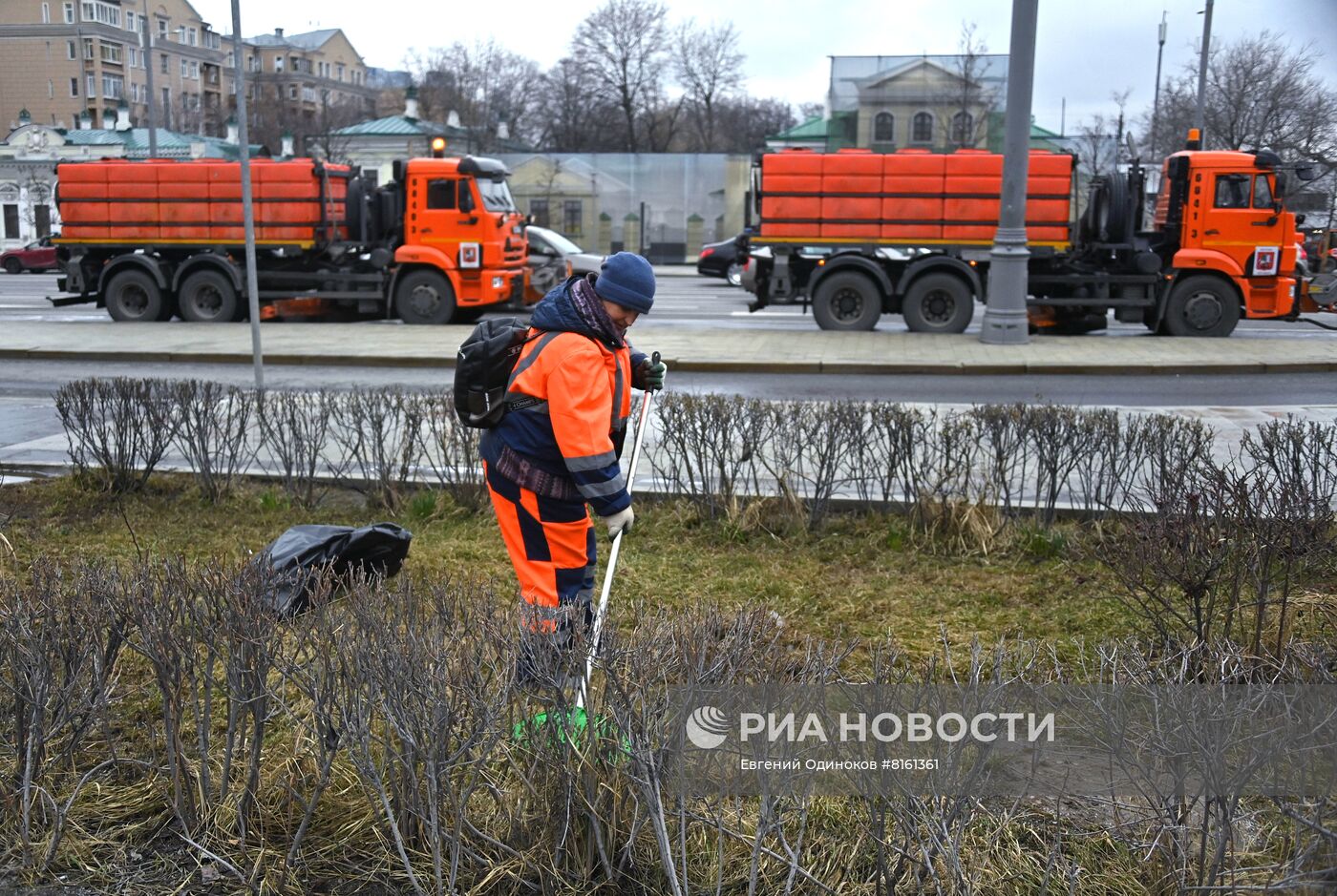 Промывка моющим средством дорог и тротуаров в Москве