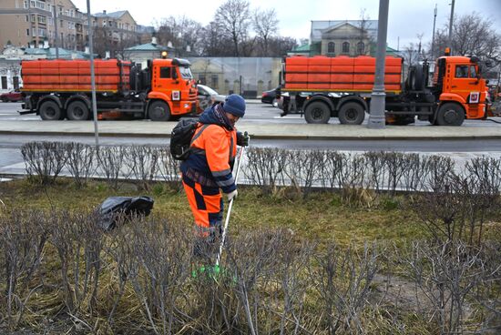 Промывка моющим средством дорог и тротуаров в Москве