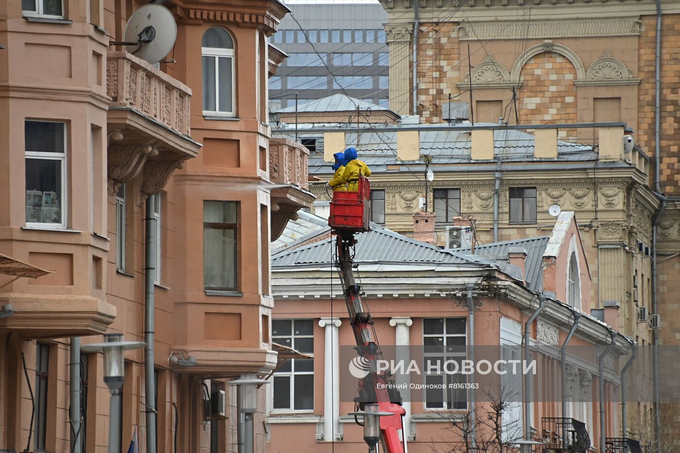 Промывка моющим средством дорог и тротуаров в Москве