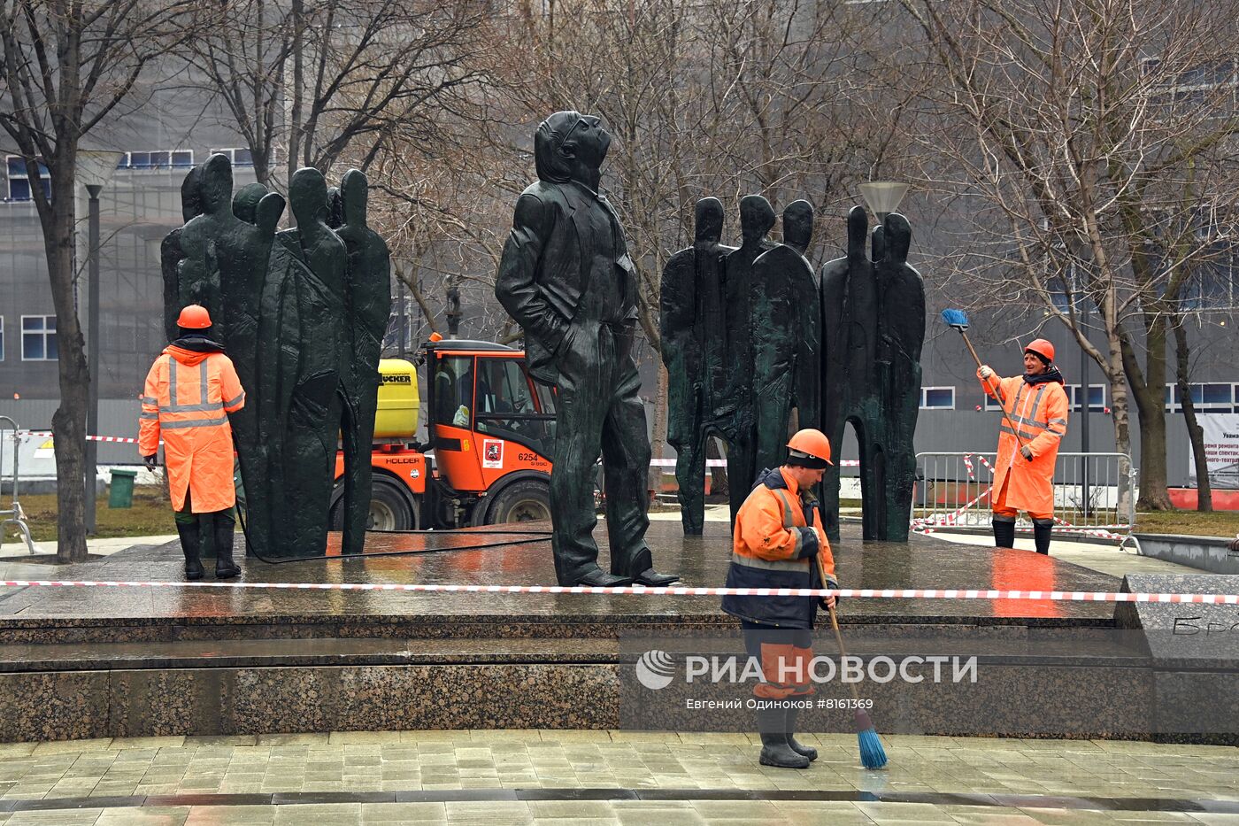 Промывка моющим средством дорог и тротуаров в Москве