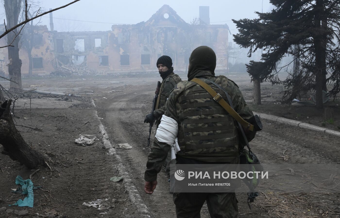 Бойцы НМ ДНР на передовой в Мариуполе