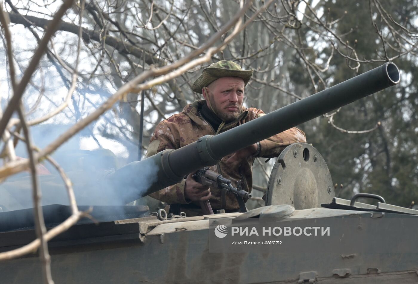 Бойцы НМ ДНР на передовой в Мариуполе