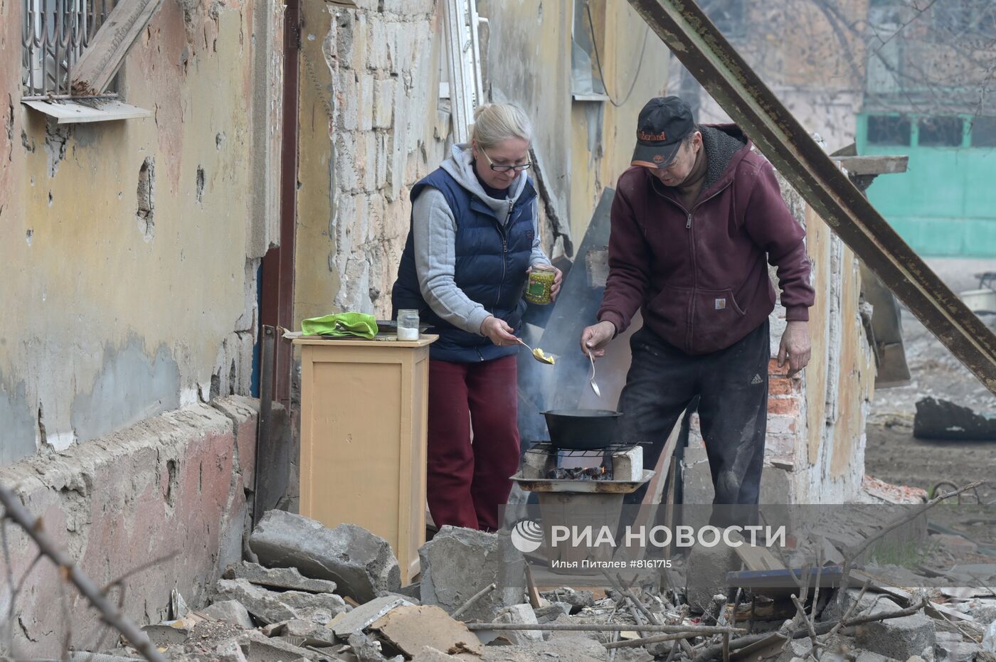 Бойцы НМ ДНР на передовой в Мариуполе