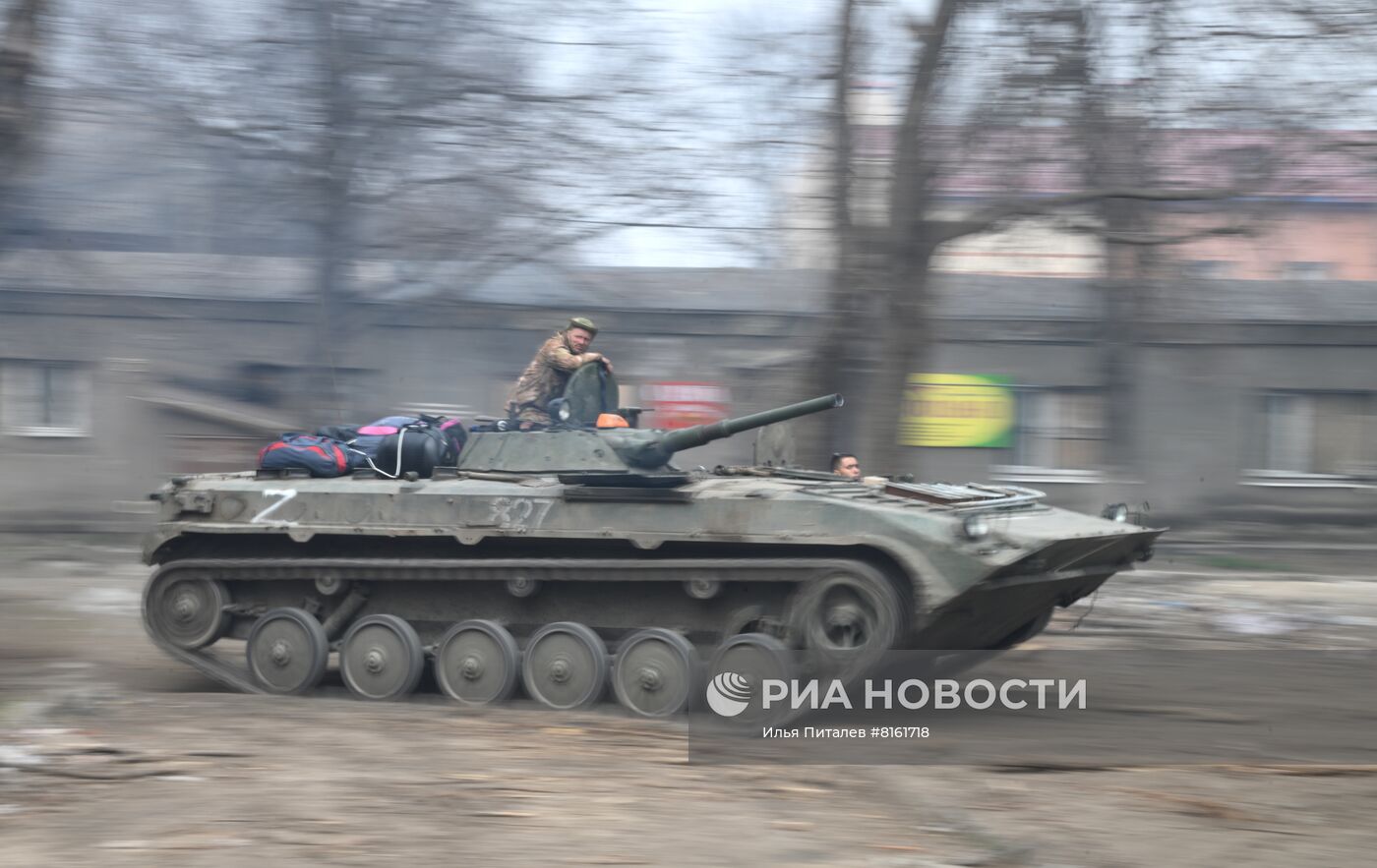 Бойцы НМ ДНР на передовой в Мариуполе