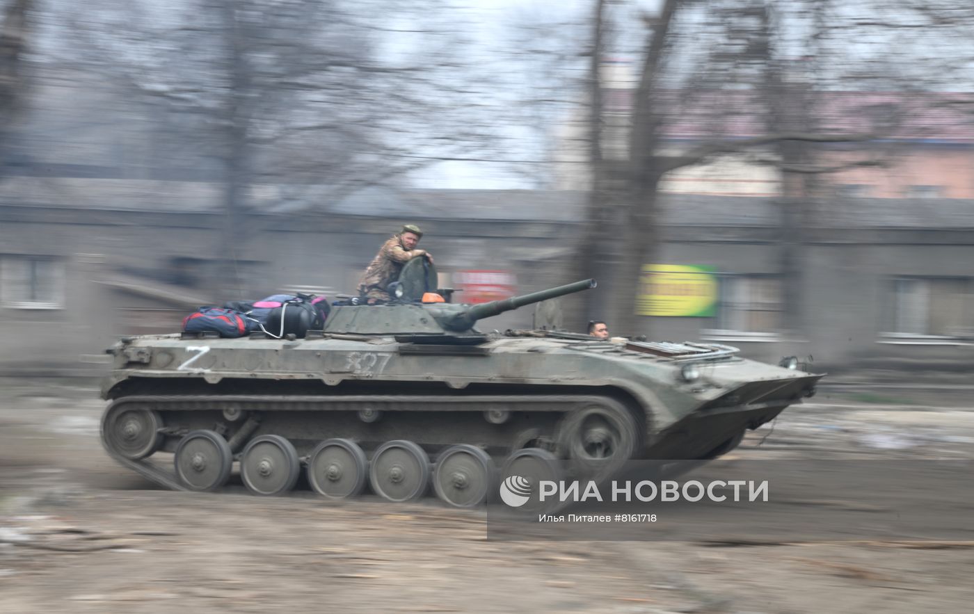 Бойцы НМ ДНР на передовой в Мариуполе