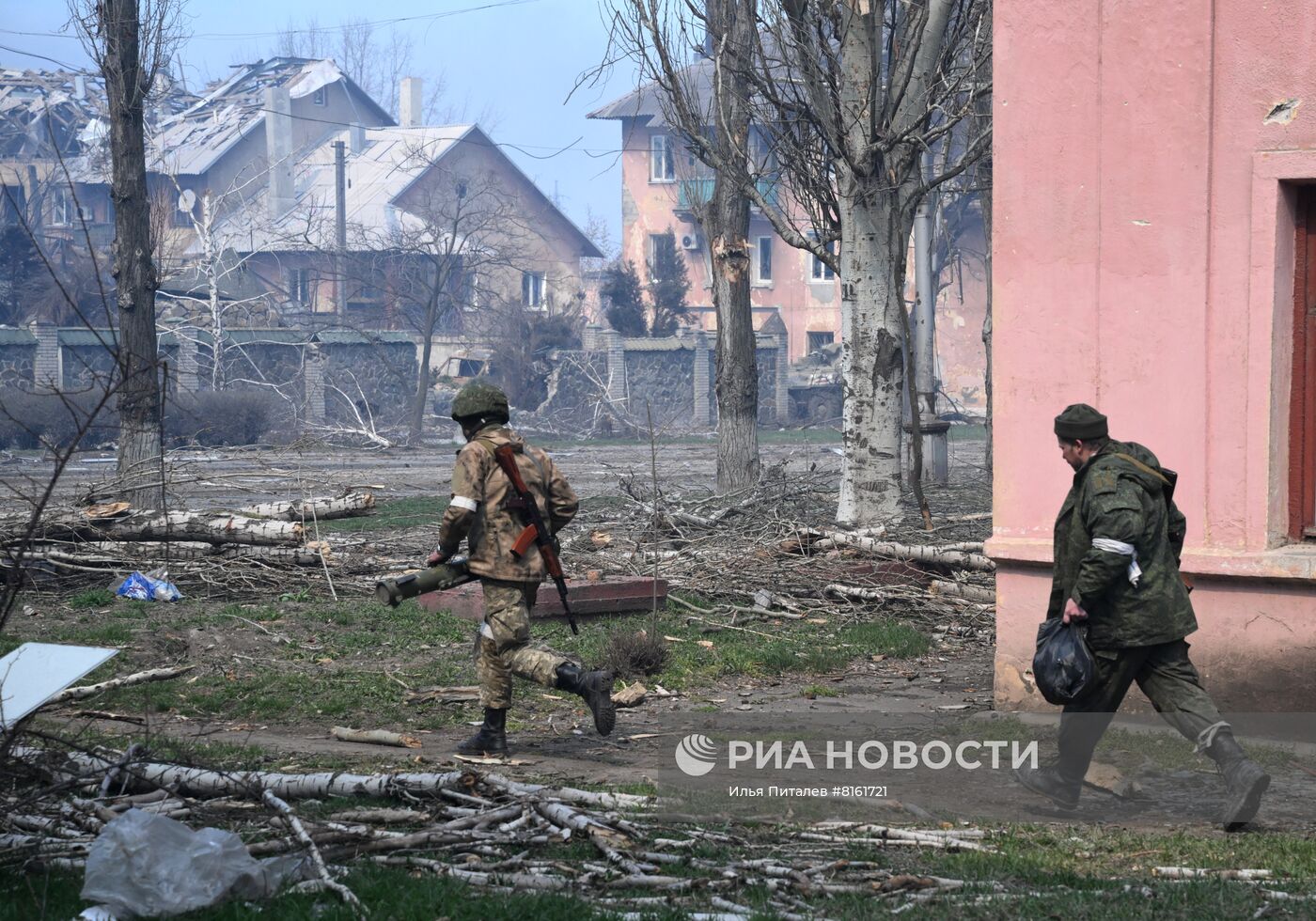 Бойцы НМ ДНР на передовой в Мариуполе