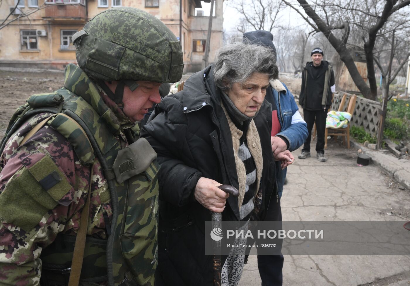 Бойцы НМ ДНР на передовой в Мариуполе