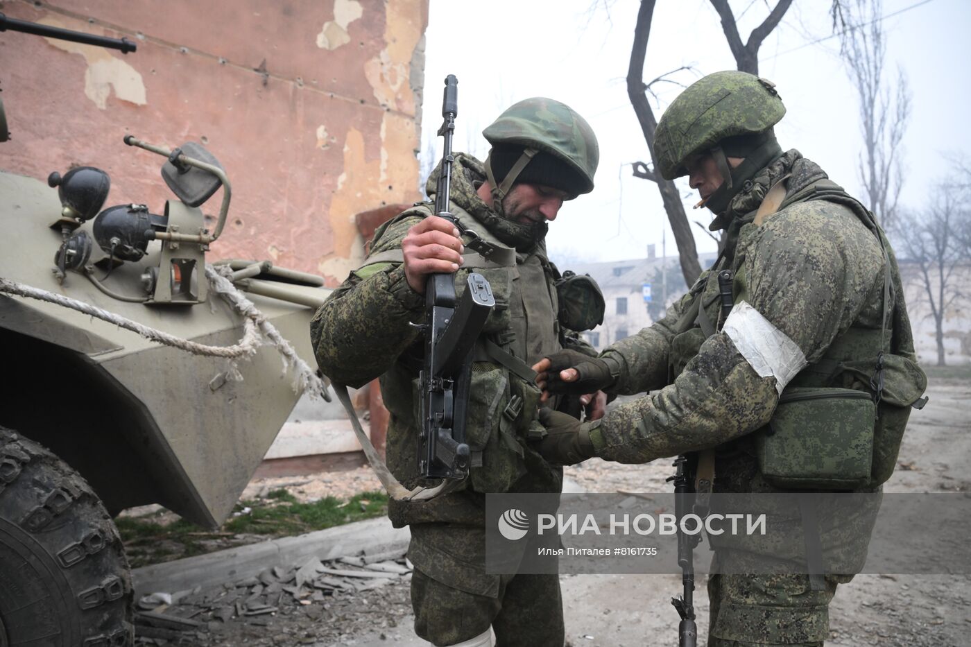 Бойцы НМ ДНР на передовой в Мариуполе