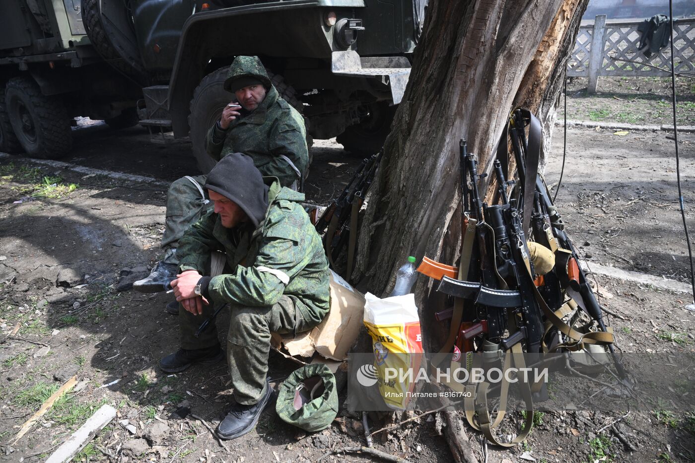 Бойцы НМ ДНР на передовой в Мариуполе