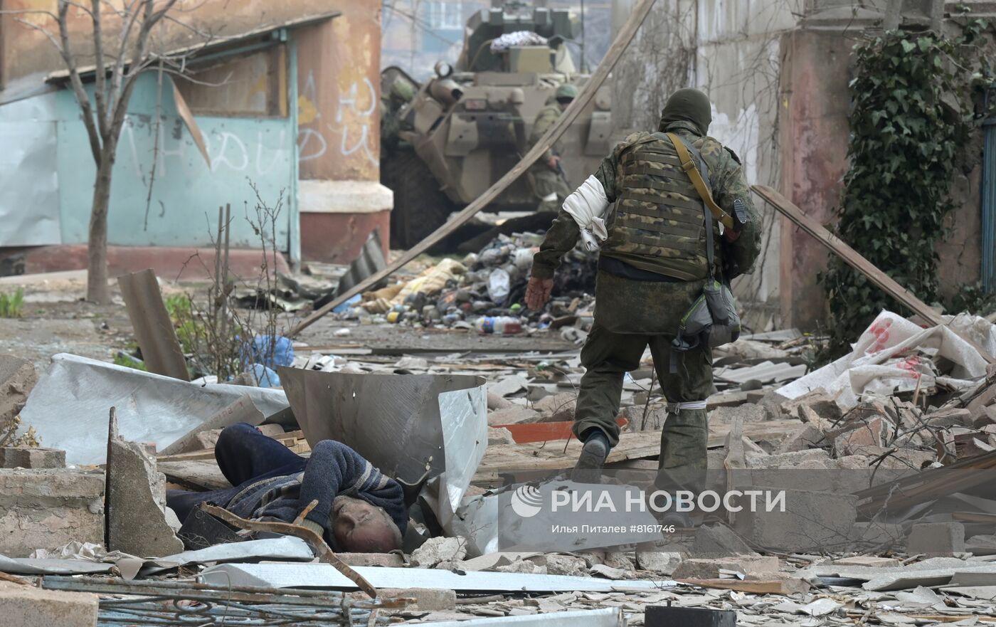 Бойцы НМ ДНР на передовой в Мариуполе