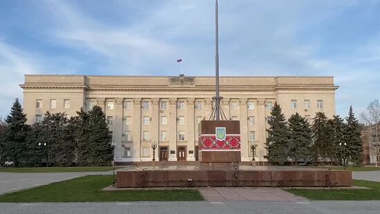 Над зданием горадминистрации Херсона водрузили  российский флаг
