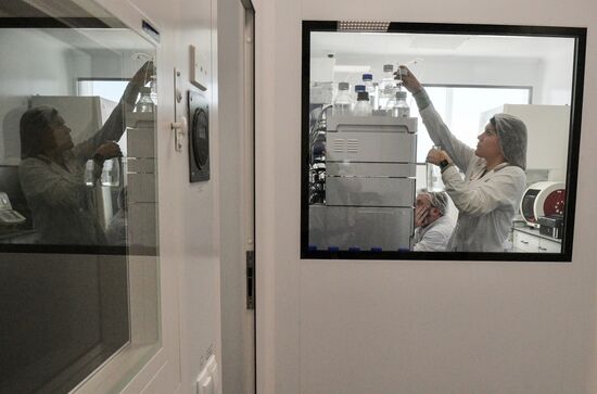 Лаборатория по производству вакцины "Конвасэл" для профилактики covid-19