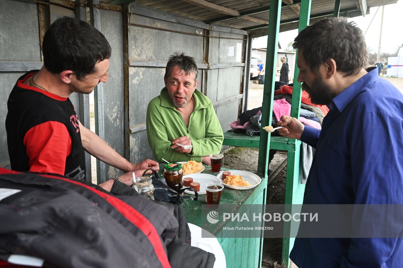 Центр временного размещения эвакуированных из Мариуполя в селе Безыменное