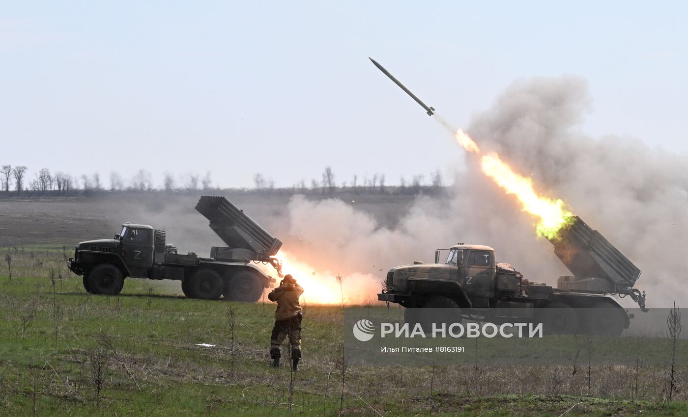 РСЗО "Град" НМ ДНР в районе села Новотроицкое