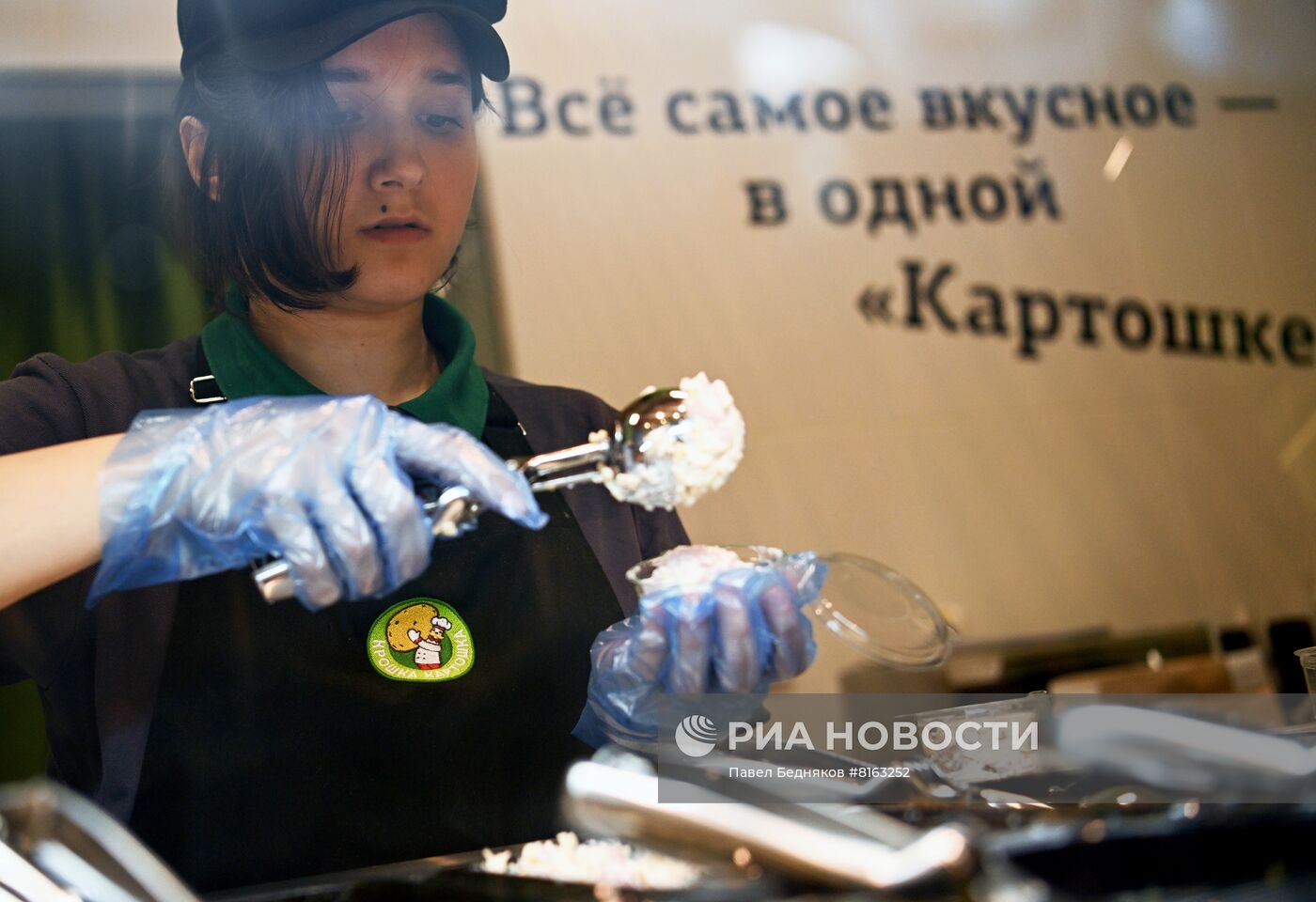 Работа ресторана быстрого питания "Крошка Картошка" в Москве