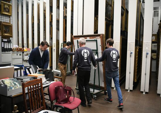 Возвращение российских картин с выставок из Италии и Японии в Россию