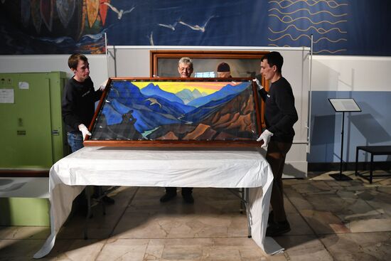 Возвращение российских картин с выставок из Италии и Японии в Россию