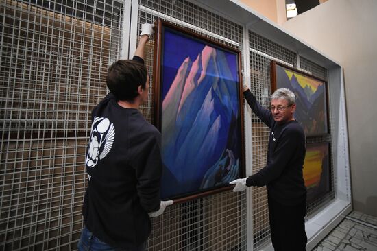 Возвращение российских картин с выставок из Италии и Японии в Россию