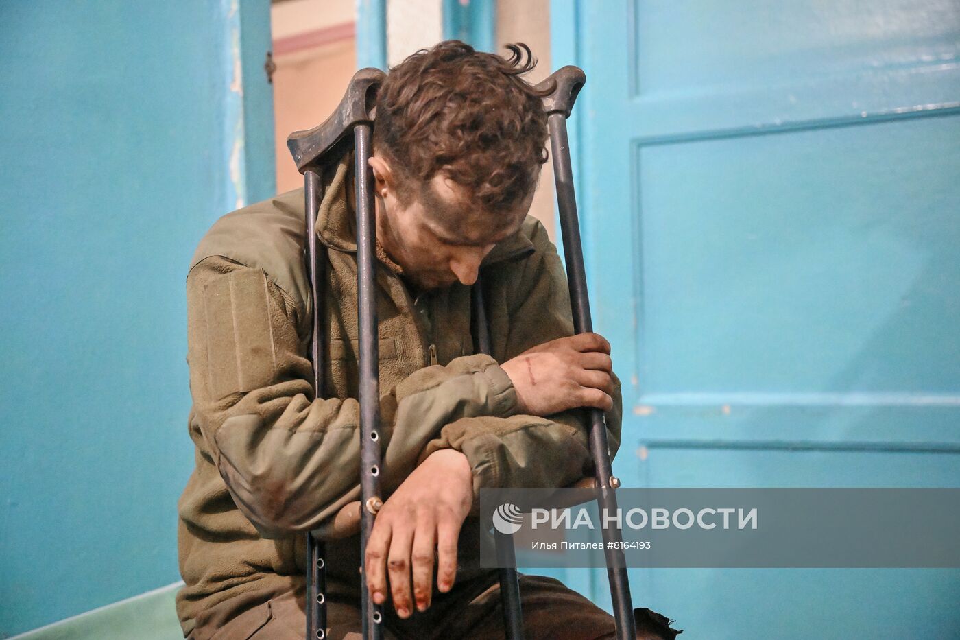 Военнопленным ВСУ оказывают помощь в Новоазовской ЦРБ