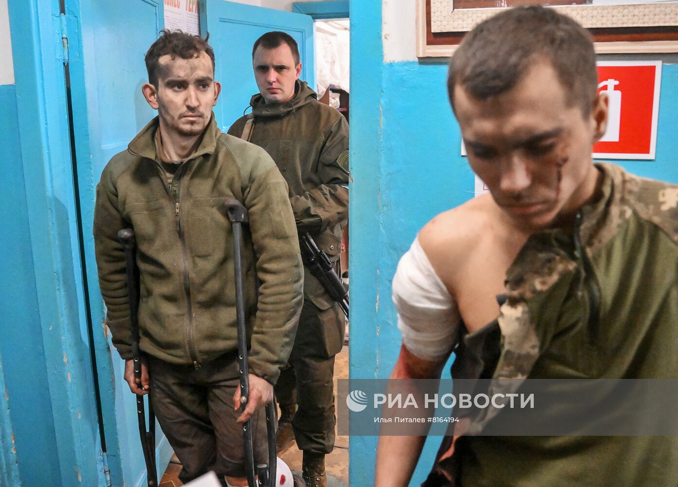 Военнопленным ВСУ оказывают помощь в Новоазовской ЦРБ
