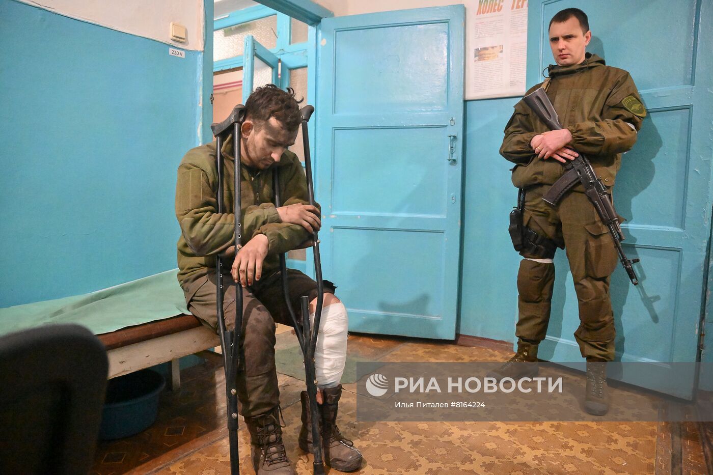 Военнопленным ВСУ оказывают помощь в Новоазовской ЦРБ