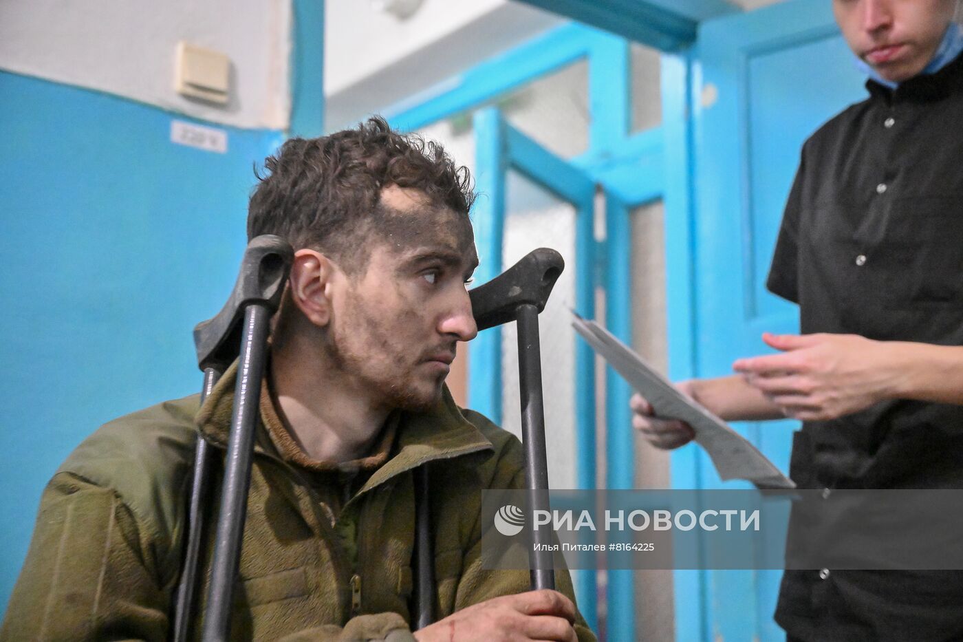 Военнопленным ВСУ оказывают помощь в Новоазовской ЦРБ